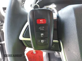 2023 Toyota Highlander L z VIN 5TDKDRBH8PS039060, wystawiony jako IAAI lot #41794375 z przebiegiem 47 745 mil mil oraz . Historia ofert i sprzedaży dostępna na DreamBid. Obrazek 11.