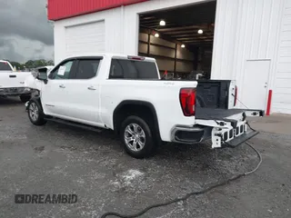 2021 GMC Sierra 1500 SLT z VIN 3GTU9DED4MG261384, wystawiony jako IAAI lot #42161232 z przebiegiem 36 685 mil mil oraz . Historia ofert i sprzedaży dostępna na DreamBid. Obrazek 3.