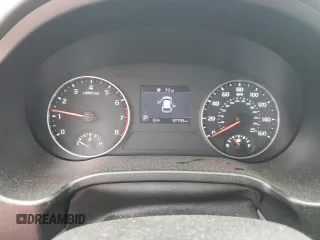 2021 Kia Seltos LX z VIN KNDEPCAAXM7046958, wystawiony jako Copart lot #56337985 z przebiegiem 97 733 mil mil oraz Szkoda całkowita • Salvage title. Historia ofert i sprzedaży dostępna na DreamBid. Obrazek 9.