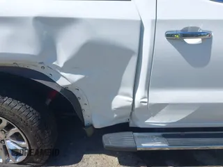 2020 GMC Sierra 1500 SLT z VIN 3GTU9DED1LG432266, wystawiony jako IAAI lot #41984060 z przebiegiem 66 935 mil mil oraz . Historia ofert i sprzedaży dostępna na DreamBid. Obrazek 17.