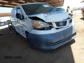 2017 Nissan NV200 S z VIN 3N6CM0KN0HK704937, wystawiony jako IAAI lot #42449167 z przebiegiem 107 019 mil mil oraz . Historia ofert i sprzedaży dostępna na DreamBid. Obrazek 1.