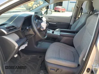 2021 Toyota Sienna LE z VIN 5TDKRKEC3MS023188, wystawiony jako Copart lot #51326975 z przebiegiem Nie podano mil oraz Szkody całkowita. Historia ofert i sprzedaży dostępna na DreamBid. Obrazek 7.