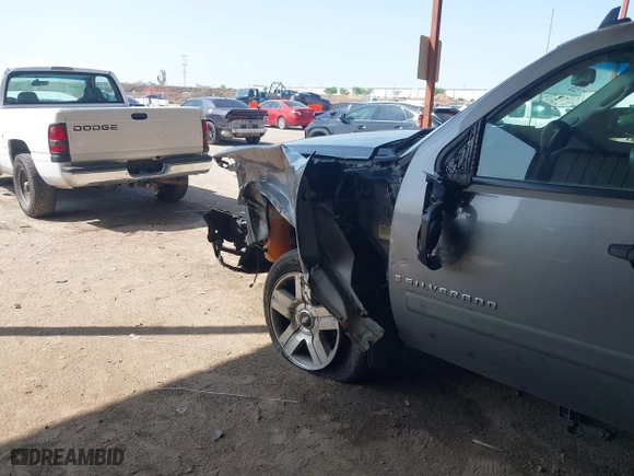 2007 Chevrolet Silverado 1500 LTZ with VIN 2GCEC13J271629085, listed as a IAAI auction lot 41911557 with 275,115 mi miles. Bid and sale history available at carsss.com. Image 6.