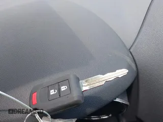 2024 Mitsubishi Outlander S z VIN JA4ARUAU6RU017646, wystawiony jako IAAI lot #42155361 z przebiegiem 1 044 mil mil oraz . Historia ofert i sprzedaży dostępna na DreamBid. Obrazek 11.