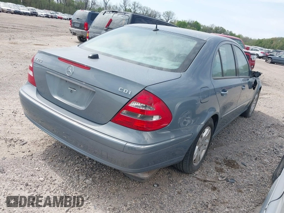 2005 Mercedes-Benz E-Class 3.2L CDI with VIN WDBUF26J75A556690, listed as a IAAI auction lot 40146146 with 1 mi miles. Bid and sale history available at carsss.com. Image 4.