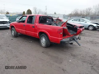 2001 GMC Sonoma SLS with VIN 1GTDT13W81K257489, listed as a IAAI auction lot 41678985 with 146,026 mi miles. Bid and sale history available at carsss.com. Image 3.