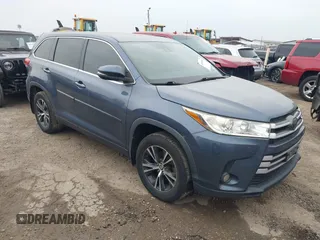 2017 Toyota Highlander LE z VIN 5TDZZRFH1HS222330, wystawiony jako IAAI lot #41933841 z przebiegiem 150 459 mil mil oraz . Historia ofert i sprzedaży dostępna na DreamBid. Obrazek 1.