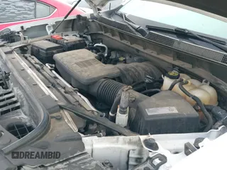 2019 Chevrolet Silverado 1500 RST z VIN 3GCPWDED1KG254900, wystawiony jako IAAI lot #42335860 z przebiegiem 169 316 mil mil oraz . Historia ofert i sprzedaży dostępna na DreamBid. Obrazek 19.