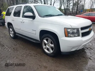 2014 Chevrolet Tahoe LT z VIN 1GNSKBE01ER121735, wystawiony jako IAAI lot #41585875 z przebiegiem 234 668 mil mil oraz . Historia ofert i sprzedaży dostępna na DreamBid. Obrazek 1.