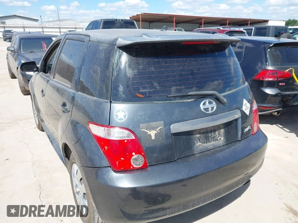 2006 Scion xA z VIN JTKKT624860159143, wystawiony jako IAAI lot #42209647 z przebiegiem 206 949 mil mil oraz . Historia ofert i sprzedaży dostępna na DreamBid. Obrazek 3.