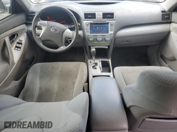 2008 Toyota Camry LE z VIN 4T1BE46K58U203850, wystawiony jako Copart lot #55837735 z przebiegiem 311 605 mil mil oraz Szkoda całkowita • Salvage title. Historia ofert i sprzedaży dostępna na DreamBid. Obrazek 8.