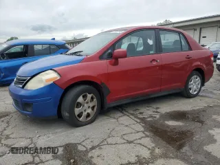 2010 Nissan Versa S z VIN 3N1BC1APXAL407655, wystawiony jako Copart lot #55022745 z przebiegiem Nie podano mil oraz Szkoda całkowita • Salvage title. Historia ofert i sprzedaży dostępna na DreamBid. Obrazek 1.