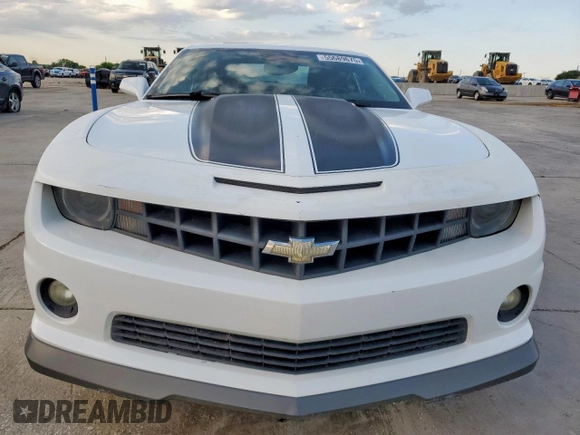 2010 Chevrolet Camaro 2SS z VIN 2G1FK1EJ7A9181786, wystawiony jako Copart lot #55689675 z przebiegiem 84 553 mil mil oraz Szkody całkowita. Historia ofert i sprzedaży dostępna na DreamBid. Obrazek 5.