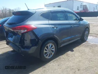 2017 Hyundai Tucson SE with VIN KM8J3CA46HU550818, listed as a IAAI auction lot 41935135 with 90,982 mi miles. Bid and sale history available at carsss.com. Image 4.
