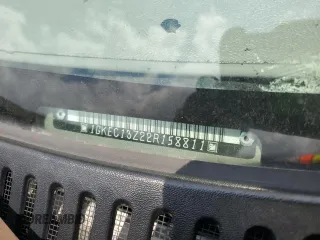 2002 GMC Yukon SLT z VIN 1GKEC13Z22R158811, wystawiony jako Copart lot #74568464 z przebiegiem Nie podano mil oraz Szkoda całkowita • Salvage title. Historia ofert i sprzedaży dostępna na DreamBid. Obrazek 15.