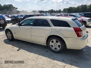 2005 Dodge Magnum SE z VIN 2D4FV48V45H647770, wystawiony jako Copart lot #72318254 z przebiegiem 189 772 mil mil oraz Szkoda całkowita • Salvage title. Historia ofert i sprzedaży dostępna na DreamBid. Obrazek 2.