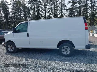 2007 GMC Savana Cargo with VIN 1GTGG25V371206766, listed as a IAAI auction lot 41955906 with 125,569 mi miles. Bid and sale history available at carsss.com. Image 15.