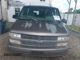 1999 Chevrolet Astro z VIN 1GNDM19W6XB162935, wystawiony jako IAAI lot #42230563 z przebiegiem 317 204 mil mil oraz . Historia ofert i sprzedaży dostępna na DreamBid. Obrazek 13.