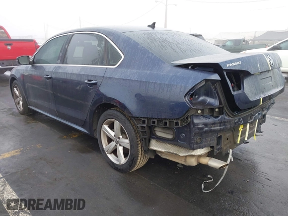 2012 Volkswagen Passat SE z VIN 1VWBP7A35CC106014, wystawiony jako IAAI lot #41150524 z przebiegiem 117 309 mil mil oraz . Historia ofert i sprzedaży dostępna na DreamBid. Obrazek 3.