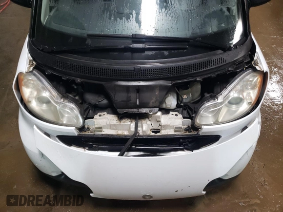 2009 Smart fortwo Pure z VIN WMEEJ31X69K258431, wystawiony jako Copart lot #43870485 z przebiegiem 64 935 mil mil oraz Szkoda całkowita • Salvage title. Historia ofert i sprzedaży dostępna na DreamBid. Obrazek 11.