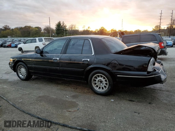 2000 Ford Crown Victoria LX z VIN 2FAFP74W3YX122481, wystawiony jako Copart lot #79189794 z przebiegiem 277 772 mil mil oraz Nie do naprawy • Non repairable. Historia ofert i sprzedaży dostępna na DreamBid. Obrazek 2.
