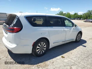 2022 Chrysler Pacifica Hybrid Limited z VIN 2C4RC1S7XNR123039, wystawiony jako Copart lot #57786915 z przebiegiem 61 616 mil mil oraz Szkoda całkowita • Salvage title. Historia ofert i sprzedaży dostępna na DreamBid. Obrazek 3.