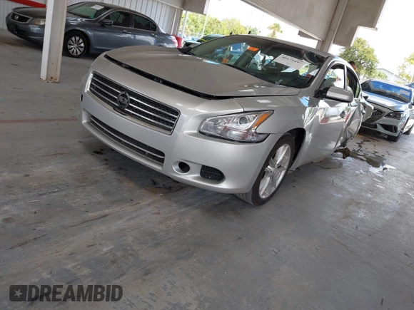 2014 Nissan Maxima SV z VIN 1N4AA5AP6EC463959, wystawiony jako IAAI lot #40179497 z przebiegiem 182 867 mil mil oraz . Historia ofert i sprzedaży dostępna na DreamBid. Obrazek 2.