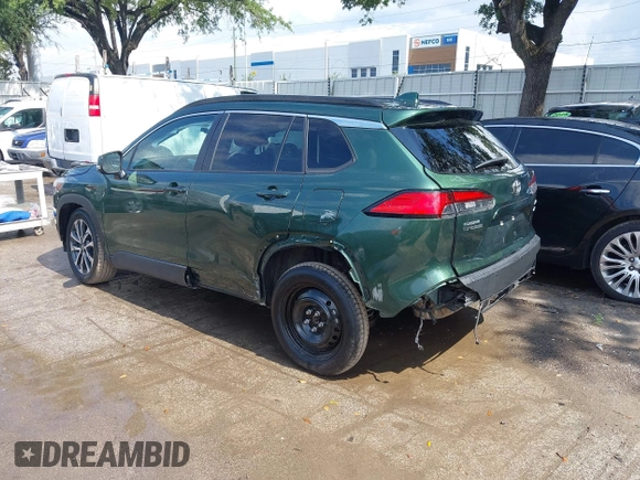 2023 Toyota Corolla Cross XLE z VIN 7MUDAABG1PV075110, wystawiony jako IAAI lot #42802303 z przebiegiem 41 869 mil mil oraz . Historia ofert i sprzedaży dostępna na DreamBid. Obrazek 3.