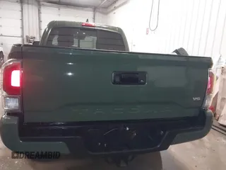 2022 Toyota Tacoma SR z VIN 3TYSZ5AN0NT094346, wystawiony jako IAAI lot #41715982 z przebiegiem 58 463 mil mil oraz . Historia ofert i sprzedaży dostępna na DreamBid. Obrazek 17.