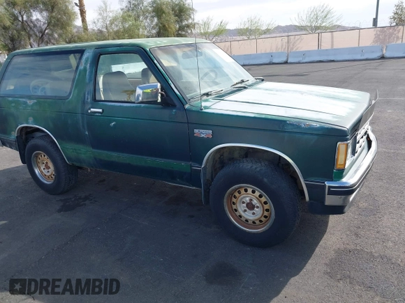 1986 Chevrolet Blazer z VIN 1G8CT18R5G8107497, wystawiony jako IAAI lot #41857104 z przebiegiem 220 287 mil mil oraz . Historia ofert i sprzedaży dostępna na DreamBid. Obrazek 13.