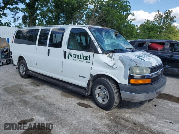 2003 Chevrolet Express Passenger with VIN 1GAHG39UX31231081, listed as a Copart auction lot 62132445 with 207,650 mi miles and Salvage title. Bid and sale history available at DreamBid. Image 4.