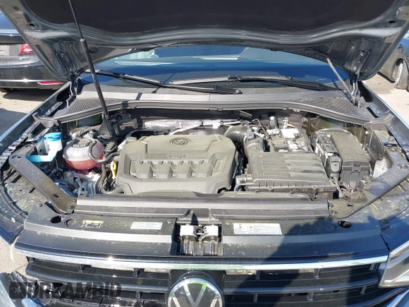 2024 Volkswagen Tiguan SE R-Line Black z VIN 3VV8B7AX0RM231879, wystawiony jako IAAI lot #41924255 z przebiegiem 1 098 mil mil oraz . Historia ofert i sprzedaży dostępna na DreamBid. Obrazek 10.