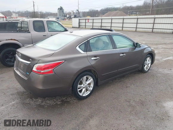 2014 Nissan Altima 2.5 with VIN 1N4AL3AP5EC164798, listed as a IAAI auction lot 41822821 with 176,554 mi miles. Bid and sale history available at carsss.com. Image 4.