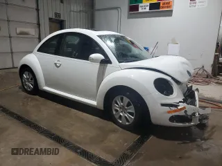 2009 Volkswagen New Beetle Coupe S with VIN 3VWRG31C29M516526, listed as a Copart auction lot 84535234 with 57,870 mi miles and Salvage Title. Bid and sale history available at carsss.com. Image 4.