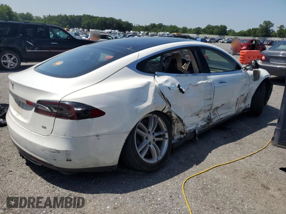 2013 Tesla Model S z VIN 5YJSA1DN0DFP18592, wystawiony jako Copart lot #62151505 z przebiegiem 192 283 mil mil oraz Szkoda całkowita • Salvage title. Historia ofert i sprzedaży dostępna na DreamBid. Obrazek 3.