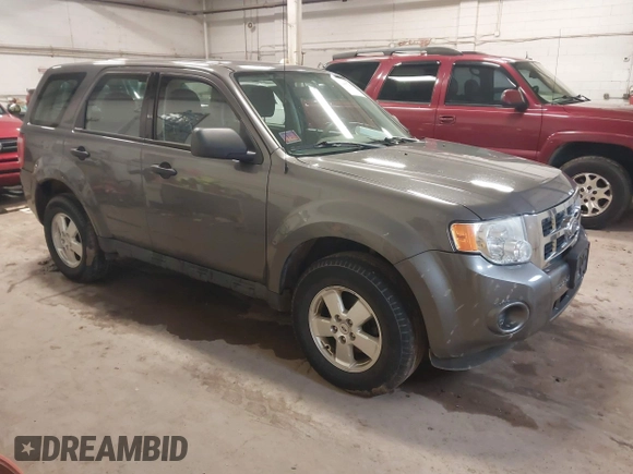 2011 Ford Escape XLS z VIN 1FMCU9C71BKB77819, wystawiony jako IAAI lot #42485716 z przebiegiem 204 218 mil mil oraz . Historia ofert i sprzedaży dostępna na DreamBid. Obrazek 1.