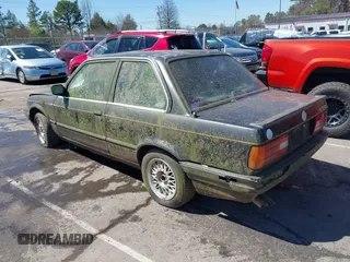 1989 BMW 3 Series 325is z VIN WBAAA2300KAE71779, wystawiony jako IAAI lot #41819881 z przebiegiem 146 433 mil mil oraz . Historia ofert i sprzedaży dostępna na DreamBid. Obrazek 3.