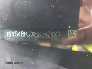 2017 Cadillac Escalade Luxury z VIN 1GYS4BKJXHR357489, wystawiony jako IAAI lot #39243523 z przebiegiem 60 265 mil mil oraz . Historia ofert i sprzedaży dostępna na DreamBid. Obrazek 16.