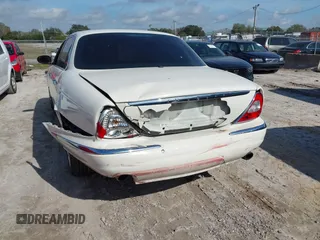 2007 Jaguar XJ with VIN SAJWA79B27SH14560, listed as a IAAI auction lot 41442056 with 1 mi miles. Bid and sale history available at carsss.com. Image 6.
