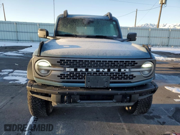 2023 Ford Bronco z VIN 1FMDE5CP9PLB39539, wystawiony jako Copart lot #42967905 z przebiegiem 36 163 mil mil oraz Szkoda całkowita • Salvage title. Historia ofert i sprzedaży dostępna na DreamBid. Obrazek 5.