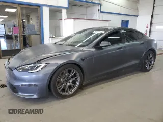 2022 Tesla Model S z VIN 5YJSA1E5XNF488415, wystawiony jako Copart lot #57347565 z przebiegiem 18 662 mil mil oraz Szkoda całkowita • Salvage title. Historia ofert i sprzedaży dostępna na DreamBid. Obrazek 1.