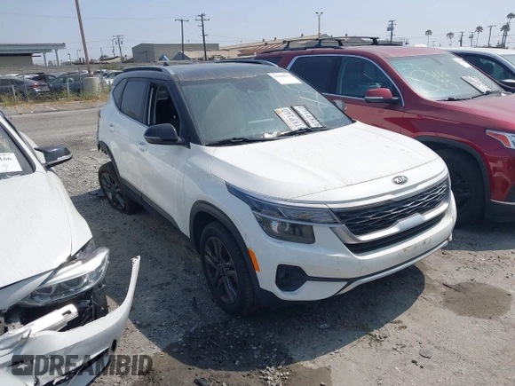 2021 Kia Seltos S with VIN KNDEU2AA6M7143688, listed as a IAAI auction lot 42584672 with 39,621 mi miles and . Bid and sale history available at DreamBid. Image 1.