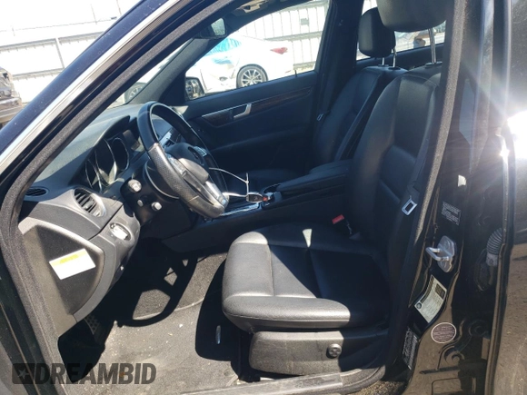 2013 Mercedes-Benz C 300 Sport z VIN WDDGF8AB5DR251793, wystawiony jako Copart lot #57859445 z przebiegiem 138 764 mil mil oraz Szkoda całkowita • Salvage title. Historia ofert i sprzedaży dostępna na DreamBid. Obrazek 7.
