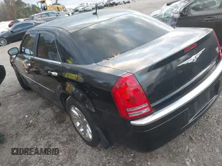 2008 Chrysler 300 C Hemi with VIN 2C3LA63H88H118209, listed as a IAAI auction lot 40918039 with 171,620 mi miles and . Bid and sale history available at carsss.com. Image 3.