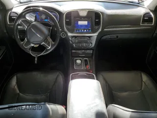 2016 Chrysler 300 C z VIN 2C3CCAEGXGH324731, wystawiony jako Copart lot #56999255 z przebiegiem 65 553 mil mil oraz Szkoda całkowita • Salvage title. Historia ofert i sprzedaży dostępna na DreamBid. Obrazek 8.
