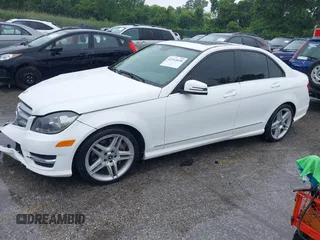 2013 Mercedes-Benz C 300 Sport с VIN WDDGF8AB7DR276047, выставлен на аукционе IAAI как лот 42511628 с пробегом 113 694 миль миль и . История ставок и продаж доступна на DreamBid. Изображение 17.