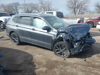 2024 Volkswagen Tiguan SE with VIN 3VV3B7AX6RM099592, listed as a IAAI auction lot 41593888 with 15,494 mi miles. Bid and sale history available at carsss.com. Image 1.
