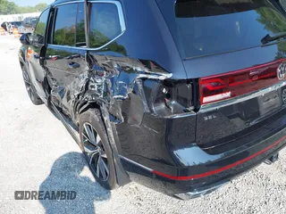 2024 Volkswagen Atlas SEL Premium R-Line with VIN 1V2FR2CA2RC598392, listed as a IAAI auction lot 42418130 with 5,007 mi miles and . Bid and sale history available at DreamBid. Image 18.