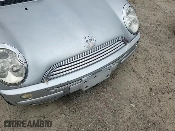 2004 MINI Hardtop with VIN WMWRC33424TJ63121, listed as a Copart auction lot 45724105 with 215,449 mi miles and Salvage Title. Bid and sale history available at DreamBid. Image 11.