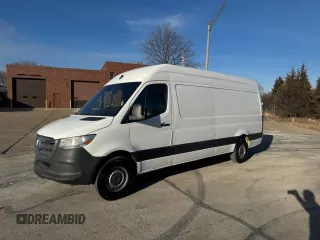 2019 Freightliner Sprinter z VIN WDRPF1CD0KT009249, wystawiony jako Copart lot #45033195 z przebiegiem Nie podano mil oraz Szkody całkowita. Historia ofert i sprzedaży dostępna na DreamBid. Obrazek 2.